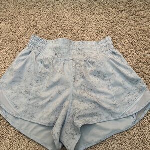 Lululemon Hotty Hot 2.5” High Rise Shorts